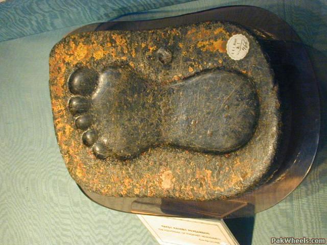 Muhammad had fleshy and swelled hands and feet. His footprint shows he had acromegaly. 